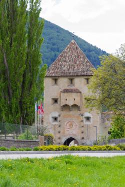 Schludernser Torturm Foto Glurns Marketing